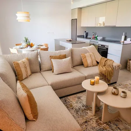 Pool - 3 Min To - Free Parking - Fenced Yard Apartamento