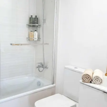 Pool - 3 Min To - Free Parking - Fenced Yard